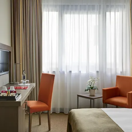 מלון Intercityhotel 4*