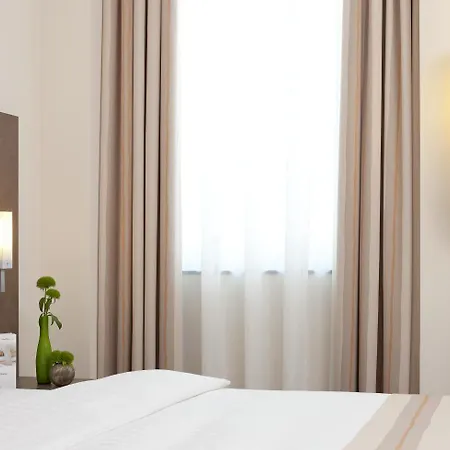 Intercityhotel 4*